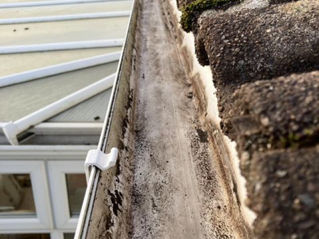 gutter-cleaining-p-7
