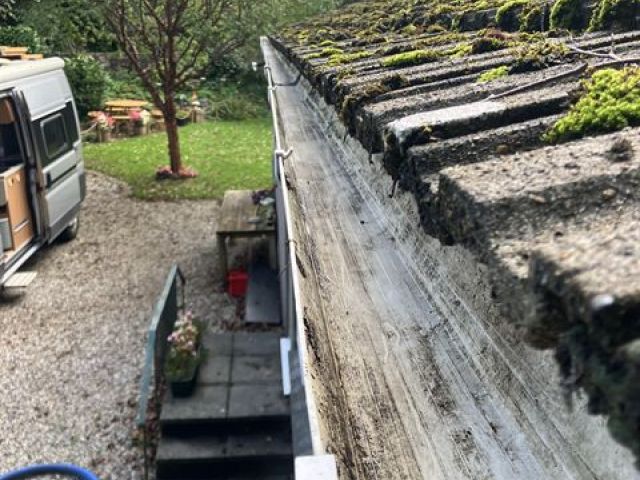 gutter-cleaining-p-17